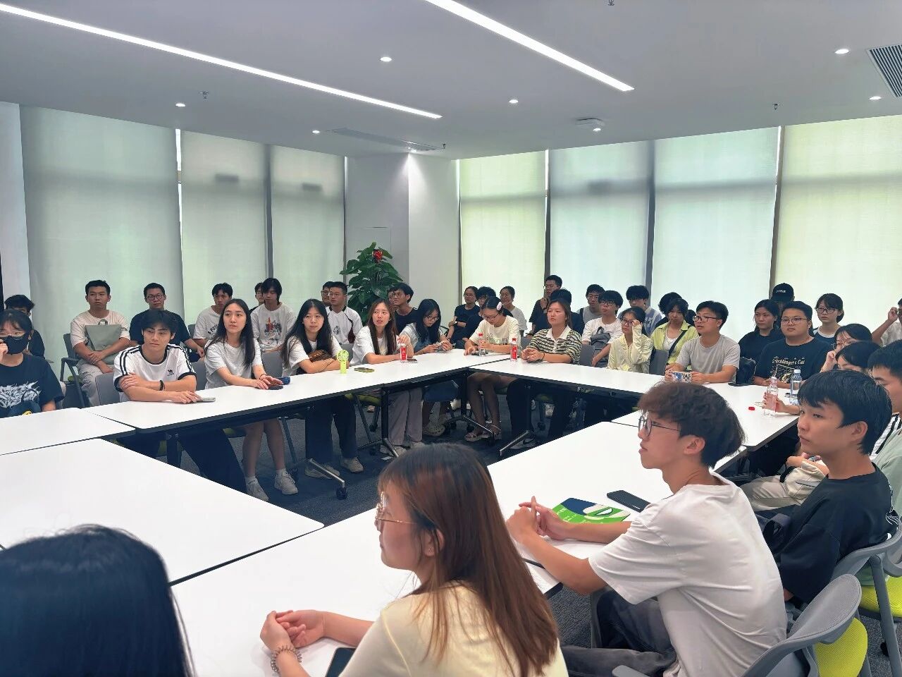 会议图2.jpg 会议图2.jpg